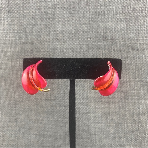 Vintage Red Curled Leaf Clip On Earrings - Picture 1 of 6